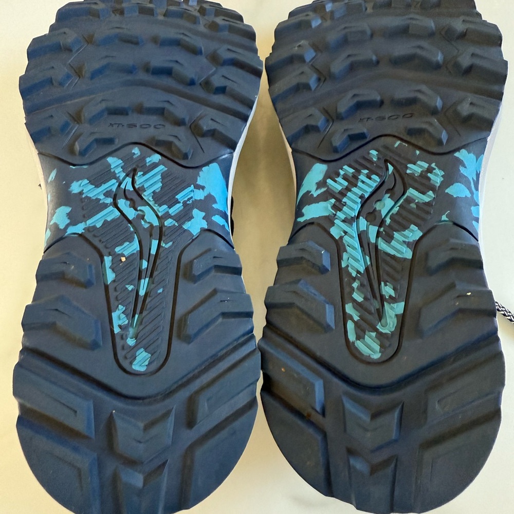 Saucony women’s' Navy and Teal Sneakers - Picture 6 of 8